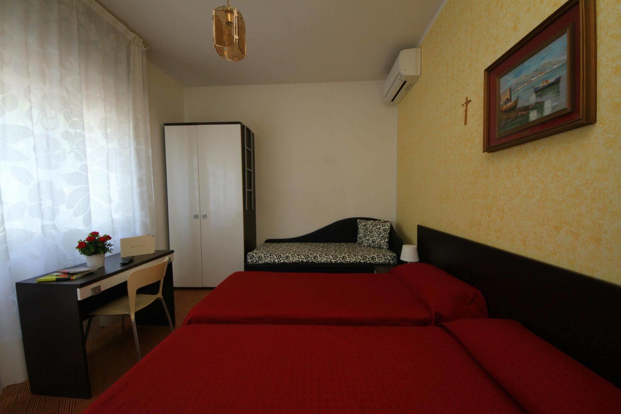 רימיני Villa Lauda B&B מראה חיצוני תמונה
