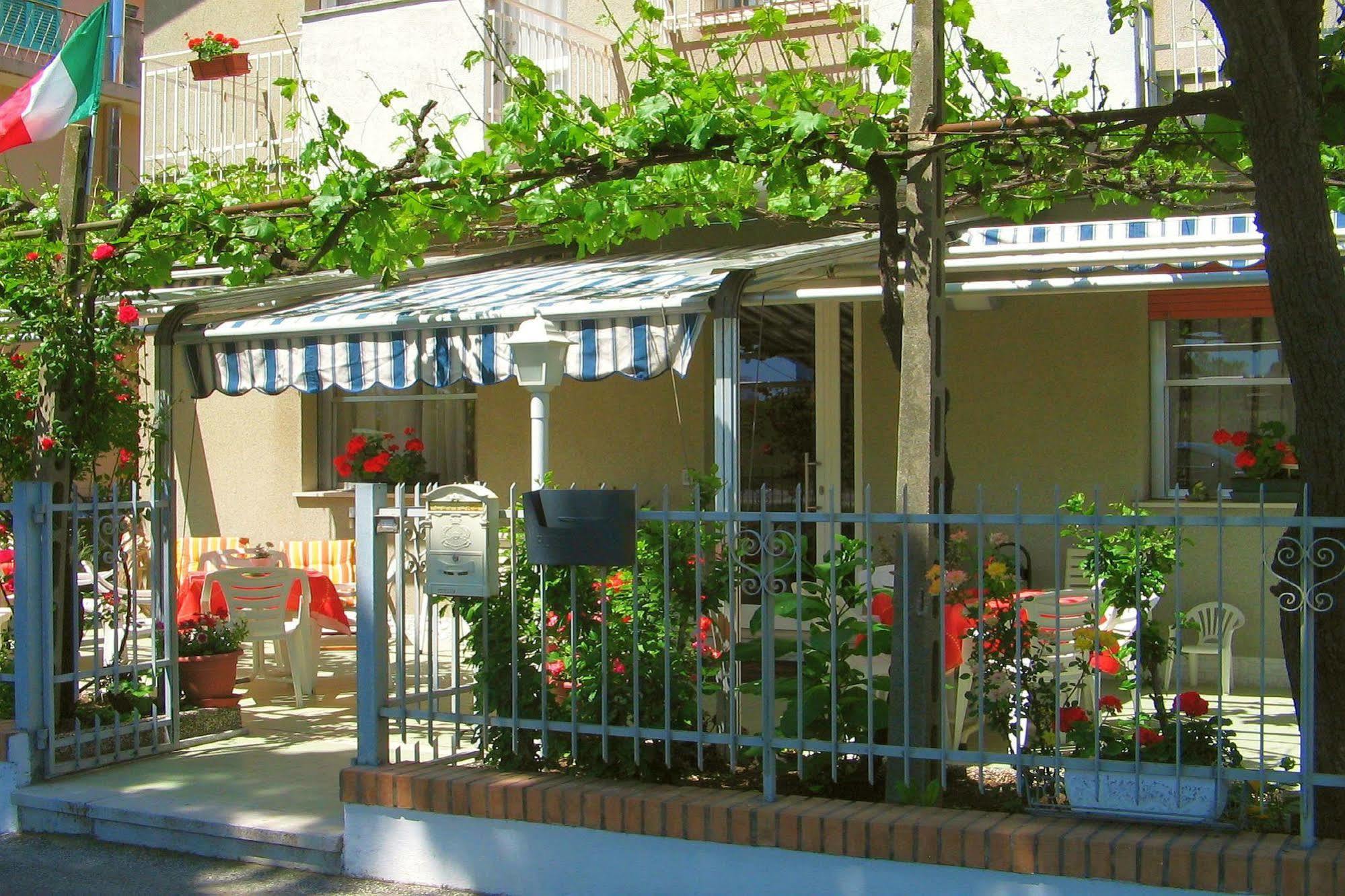רימיני Villa Lauda B&B מראה חיצוני תמונה