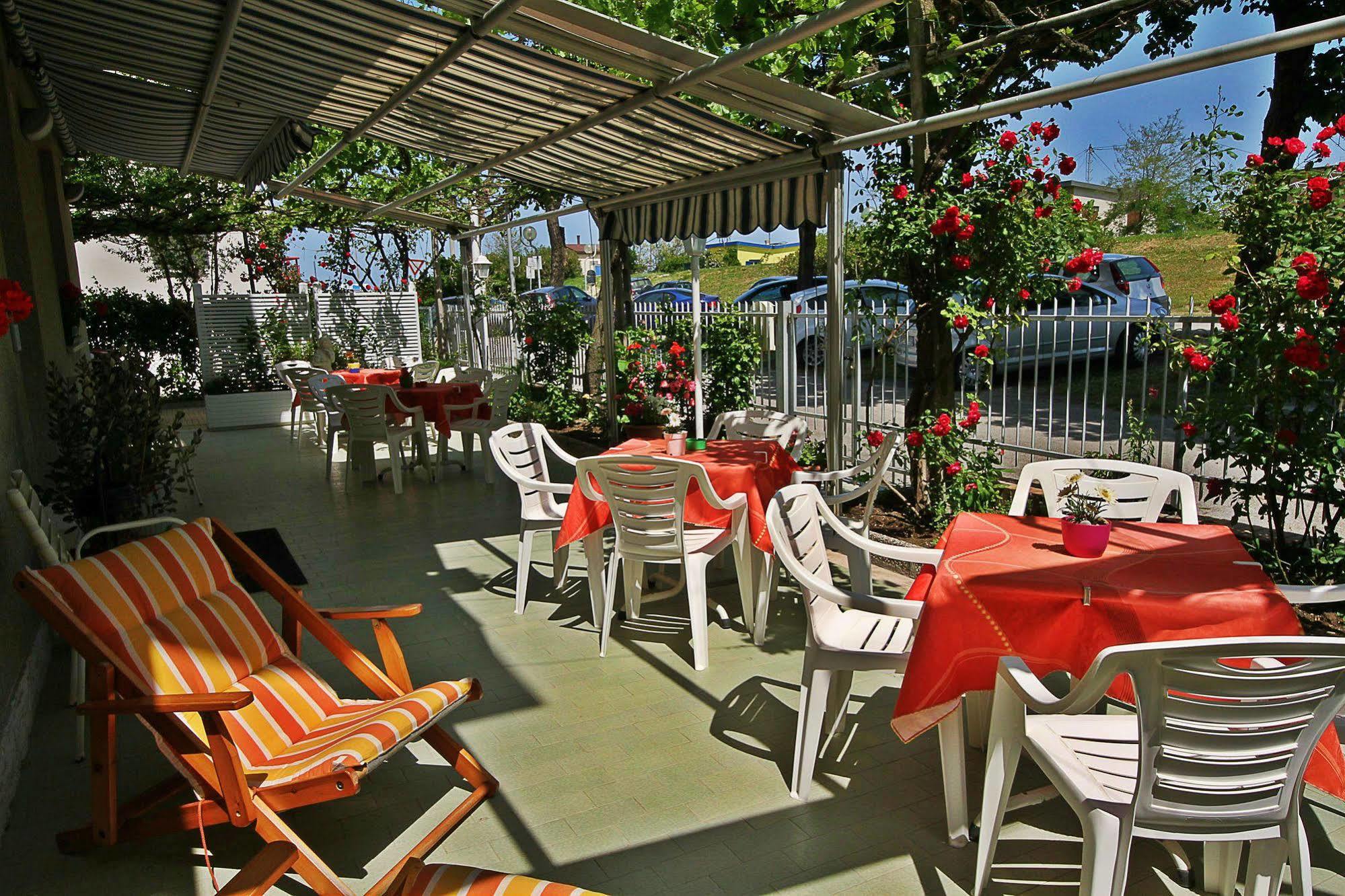 רימיני Villa Lauda B&B מראה חיצוני תמונה
