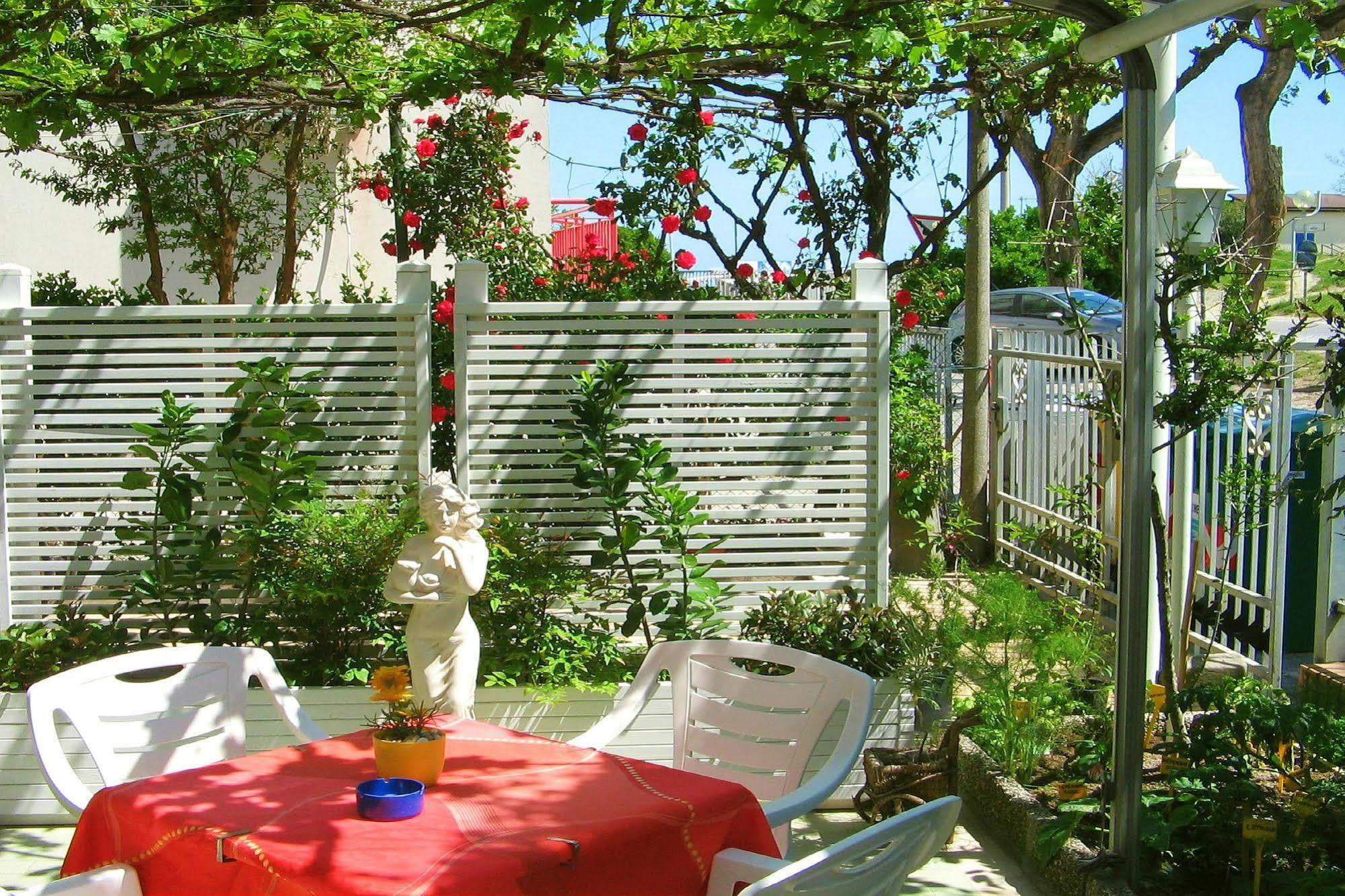 רימיני Villa Lauda B&B מראה חיצוני תמונה
